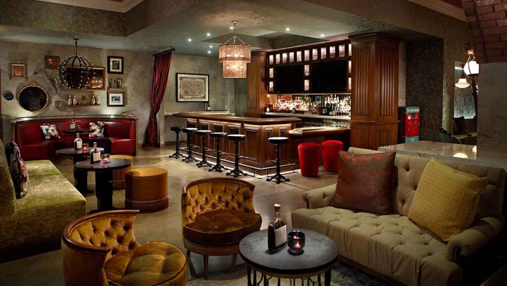 Luxurious bar and lounge area at Omni Louisville, featuring plush seating and elegant decor, convenient for visitors looking for Kentucky Derby accommodations near Churchill Downs.