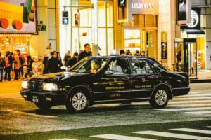 Jananese taxi drivers etiquette compared to United States